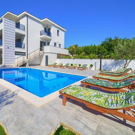 Apartments Paola & Karla With Pool Krk Town Zewnętrze zdjęcie