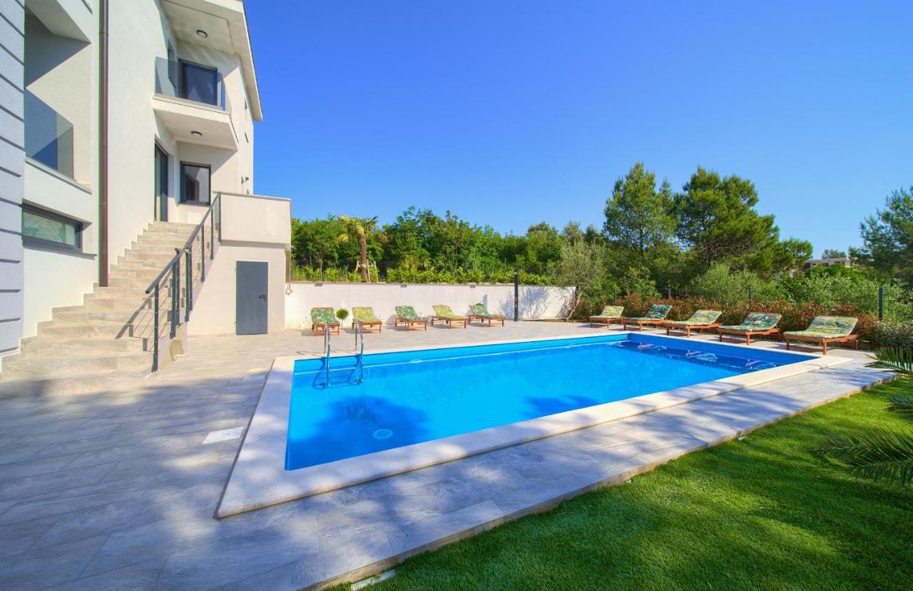 Apartments Paola & Karla With Pool Krk Town Zewnętrze zdjęcie